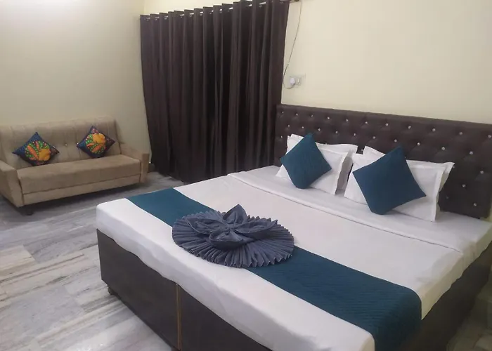 Clovetree Hotel Varanasi Ac & Non Ac Rooms Near Maidagin Parking Close To Kashi Viswanath Temple And Ganga Ghat