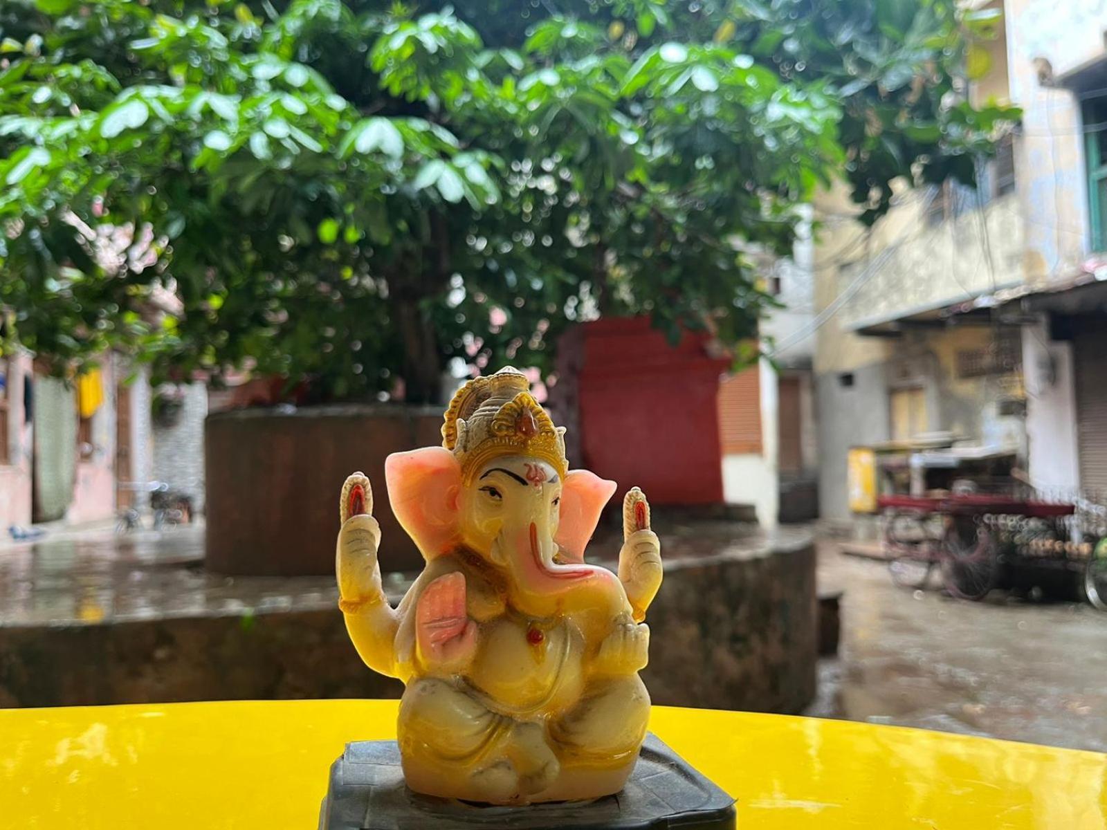 Clovetree Ac & Non Ac Near Maidagin Parking Close To Kashi Viswanath Temple And Ganga Ghat *
