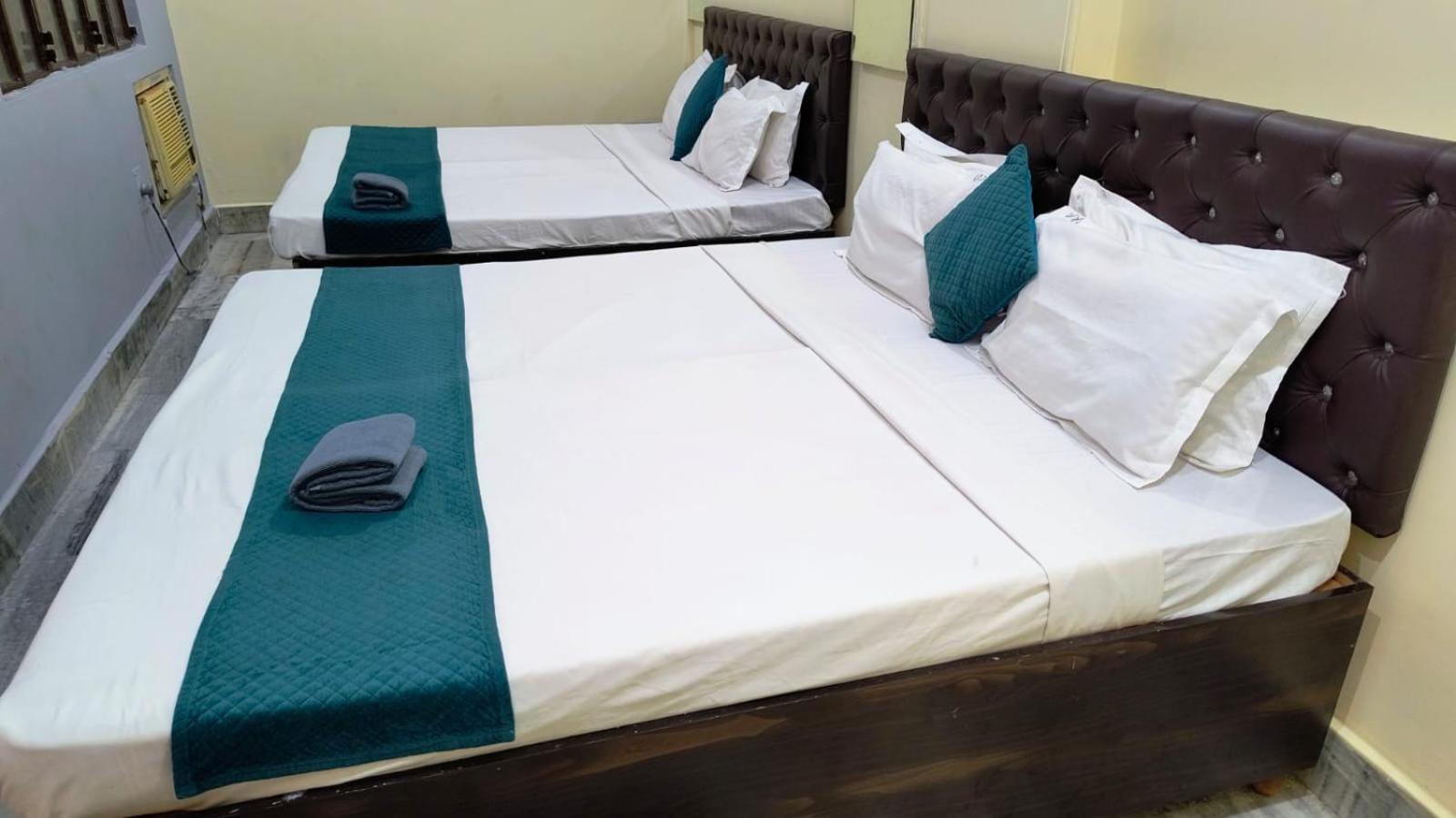 Clovetree Ac & Non Ac Near Maidagin Parking Close To Kashi Viswanath Temple And Ganga Ghat *