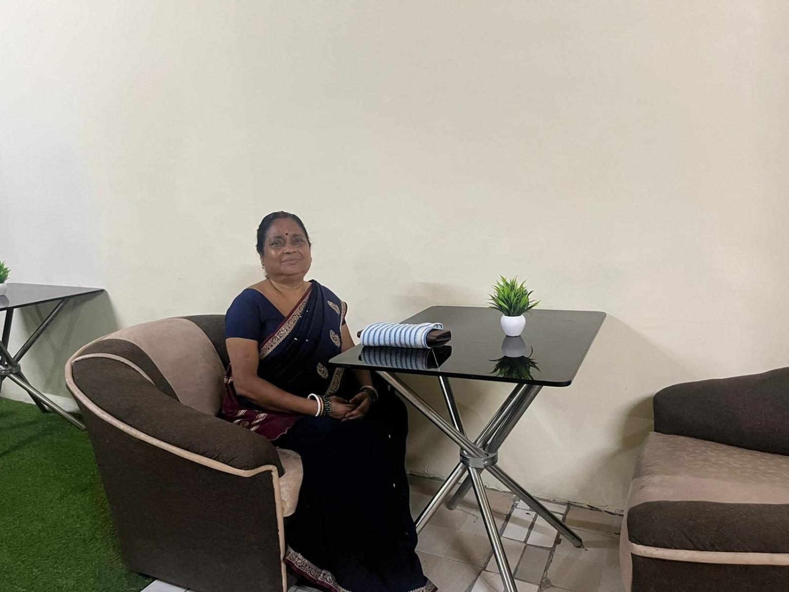 Guest house Clovetree Ac & Non Ac Near Maidagin Parking Close To Kashi Viswanath Temple And Ganga Ghat