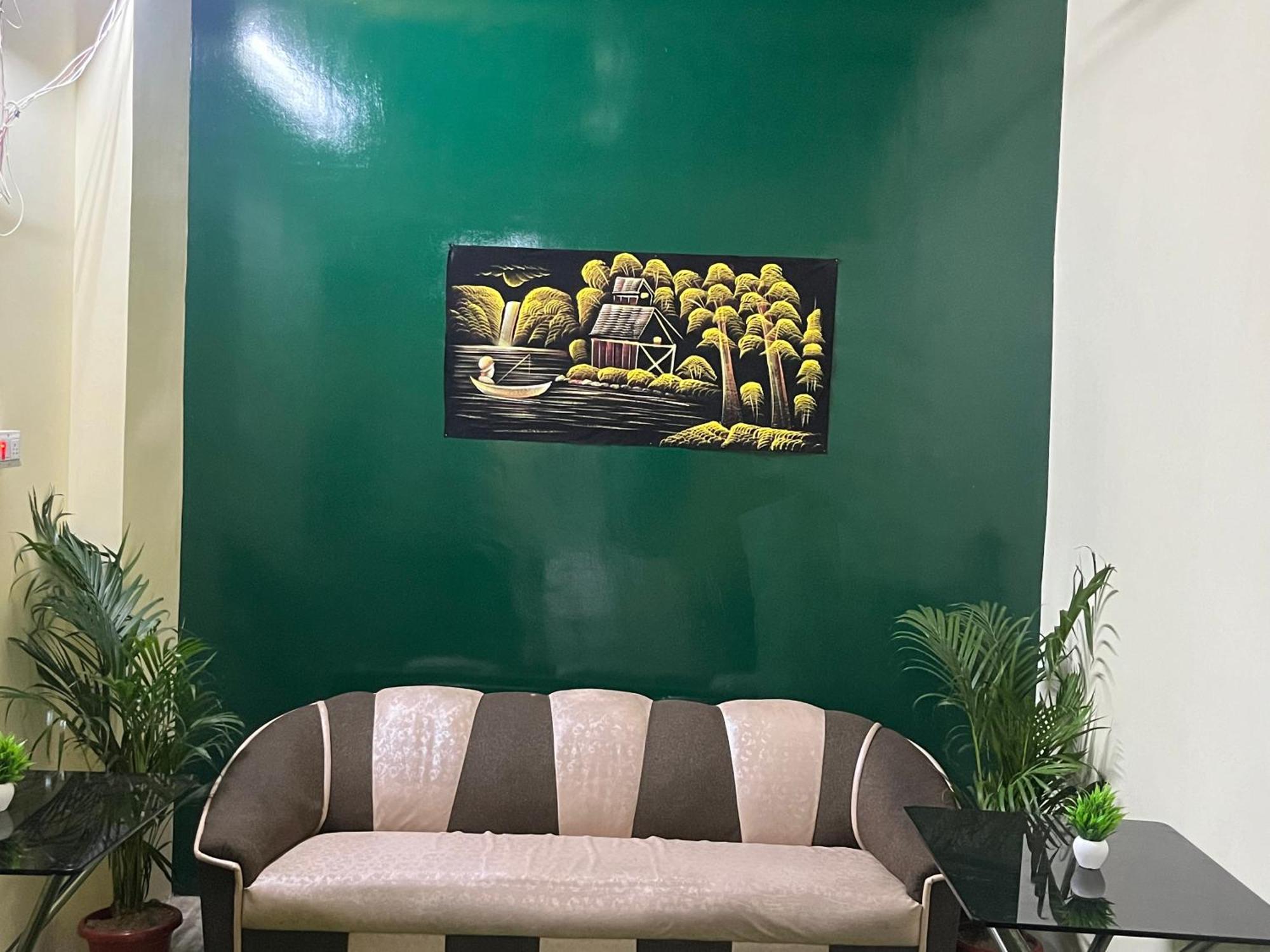 Clovetree Ac & Non Ac Near Maidagin Parking Close To Kashi Viswanath Temple And Ganga Ghat *
