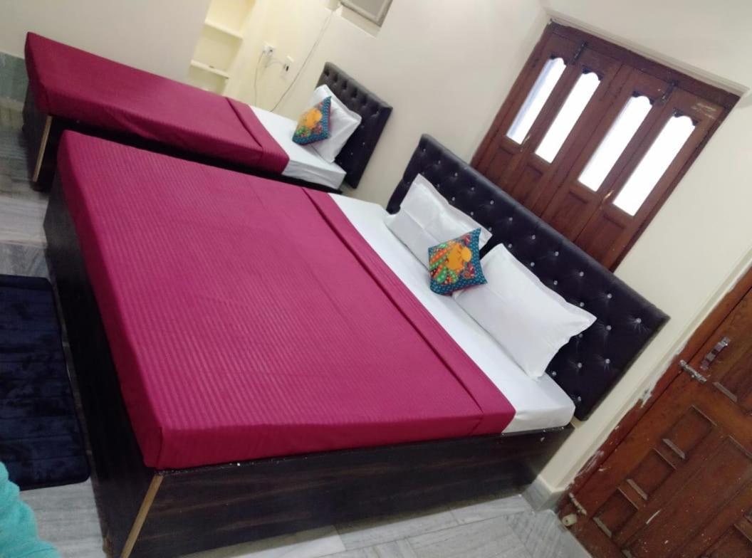 Guest house Clovetree Ac & Non Ac Near Maidagin Parking Close To Kashi Viswanath Temple And Ganga Ghat *